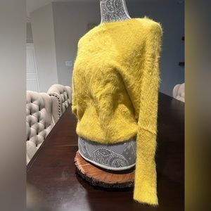 Jessica Simpson XS yellow sweater